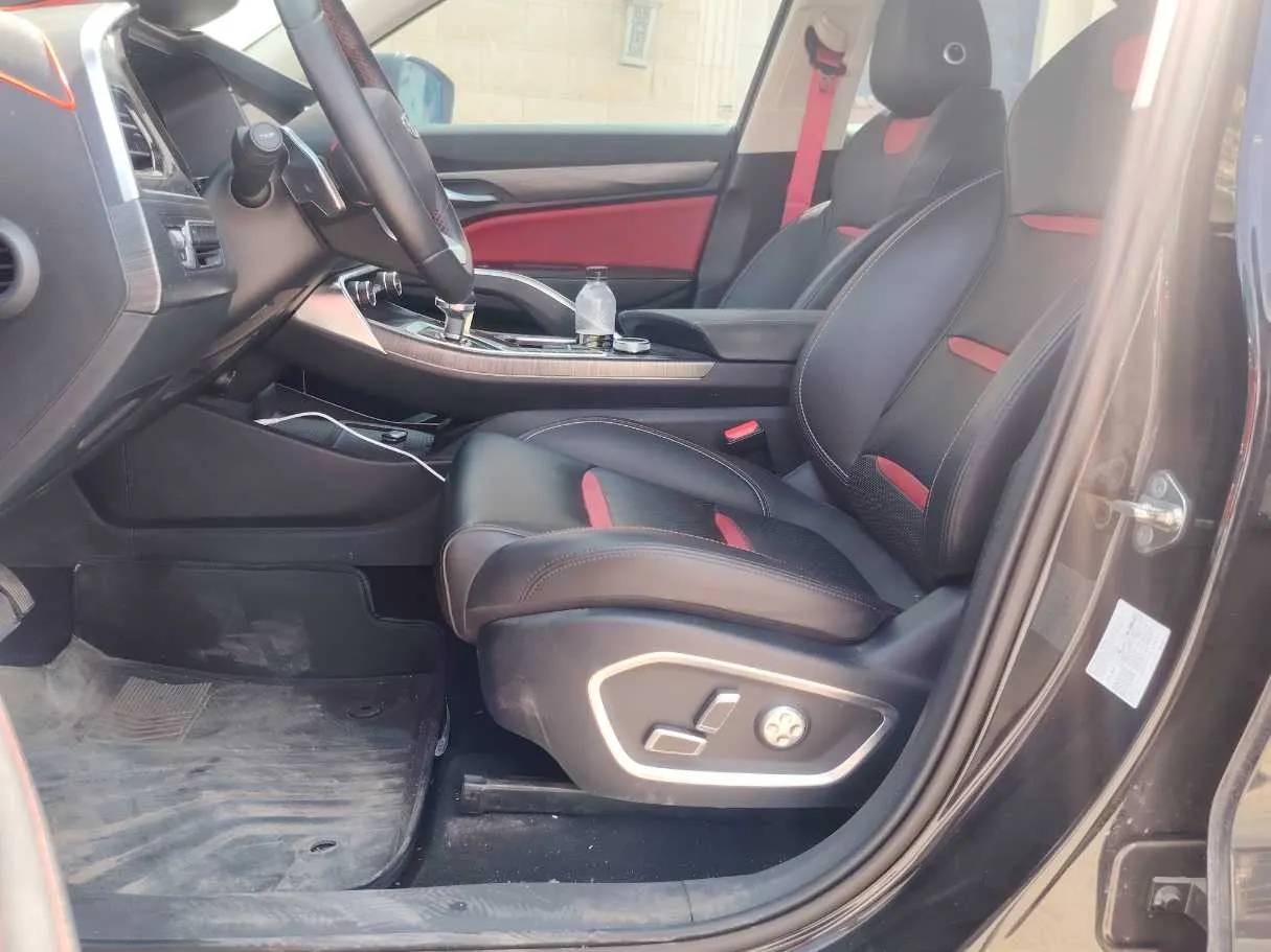 Car image 12