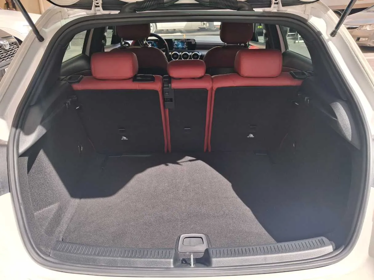Car image 19
