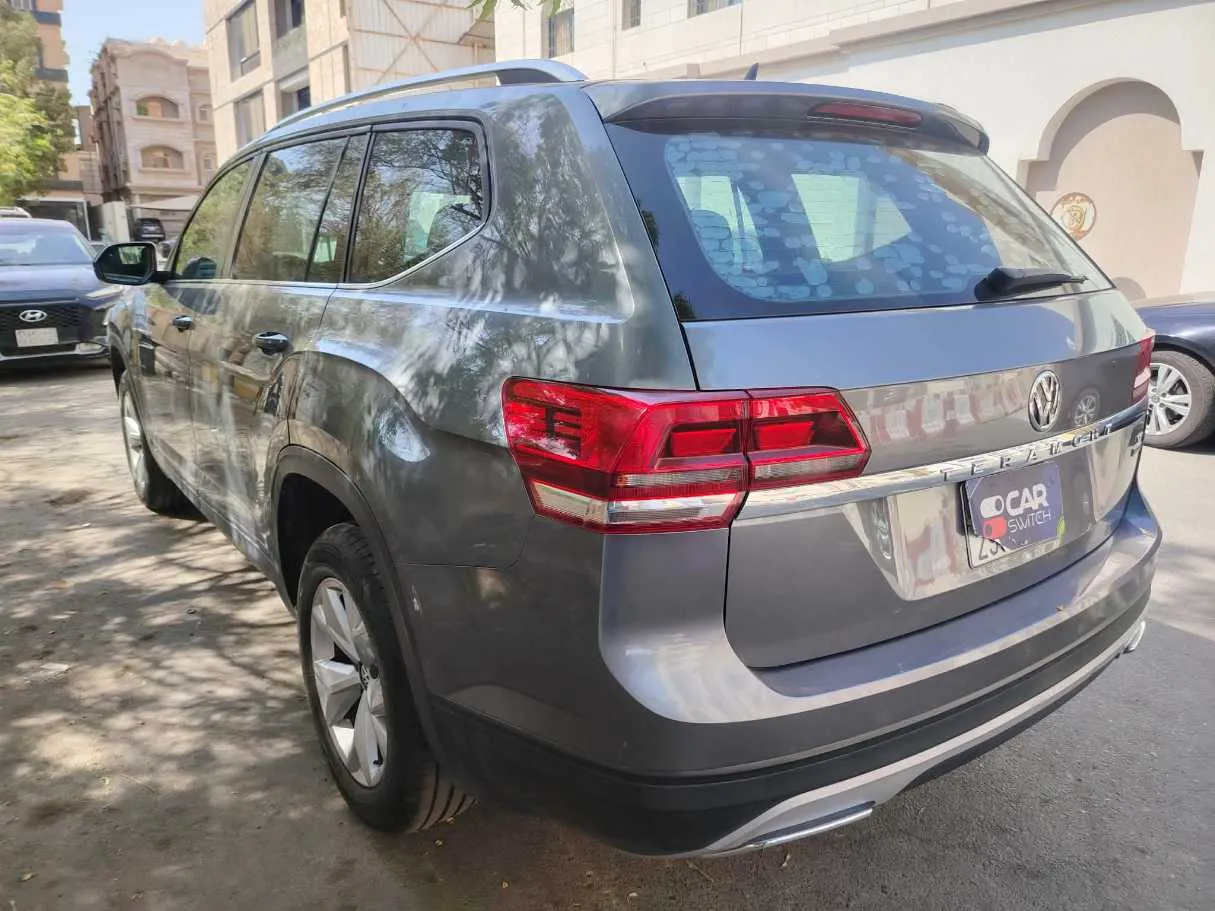 Car image 7