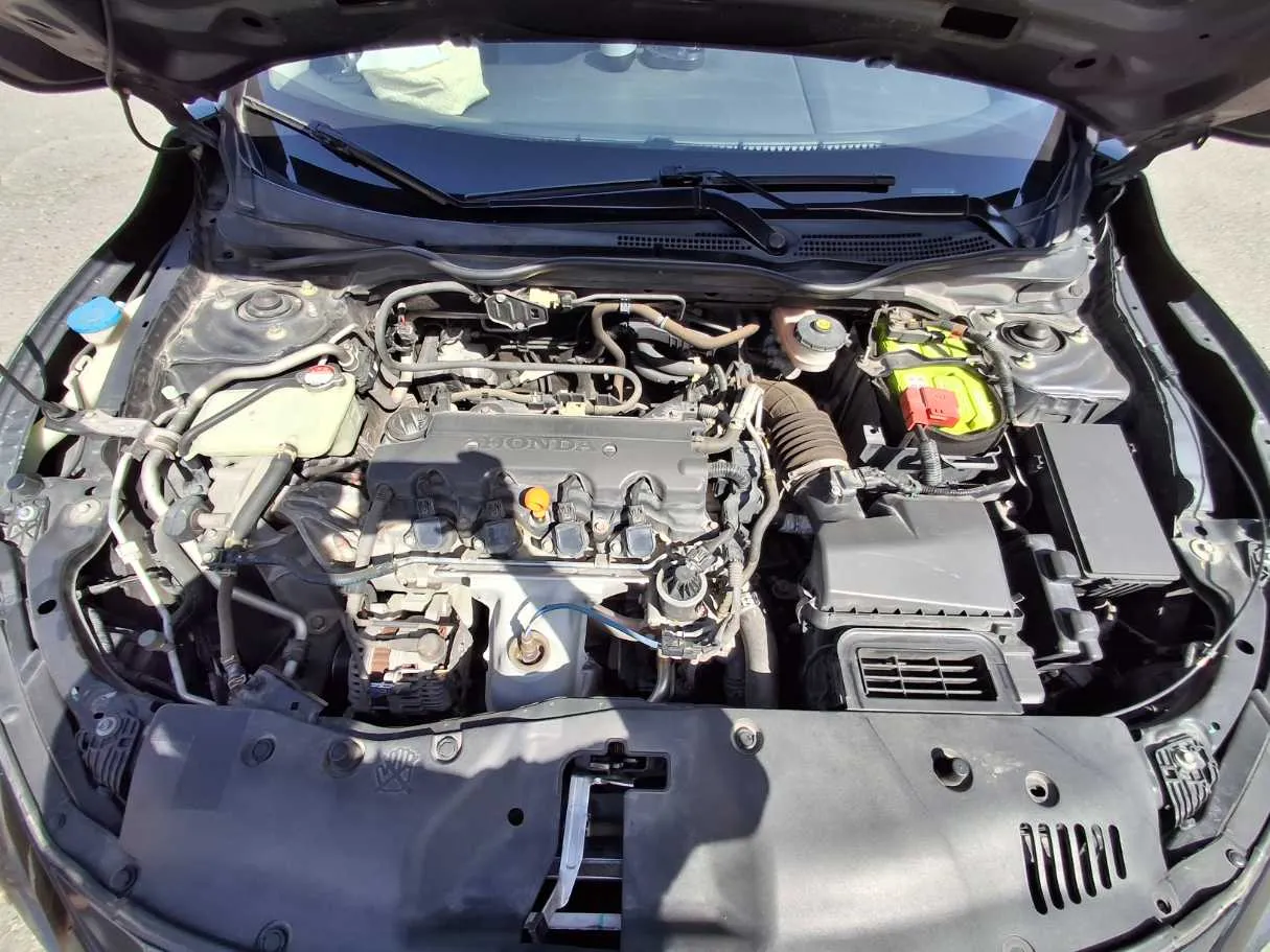 Car image 19