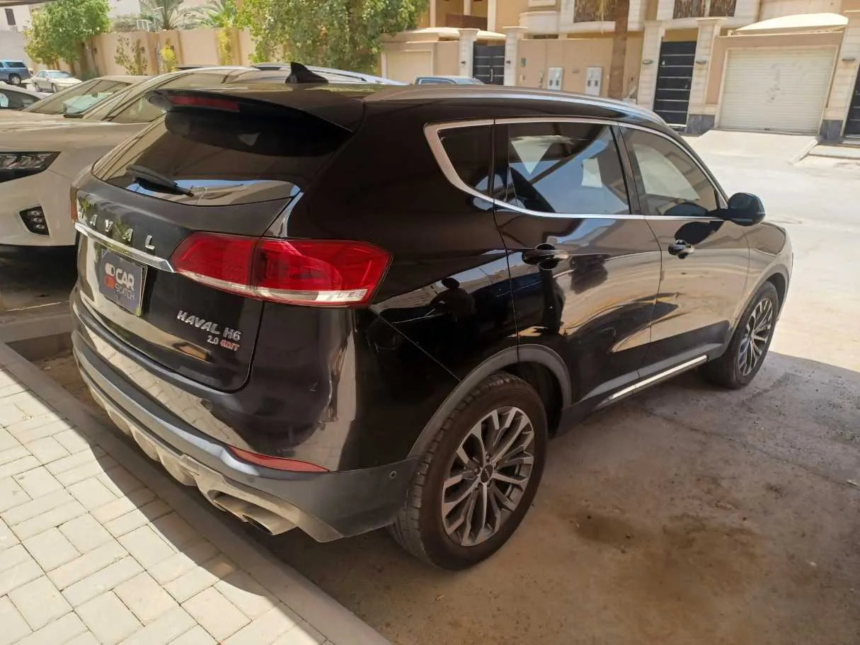 Car image 5