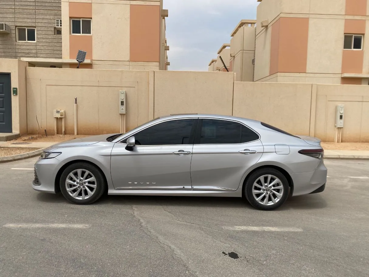 Car image 8
