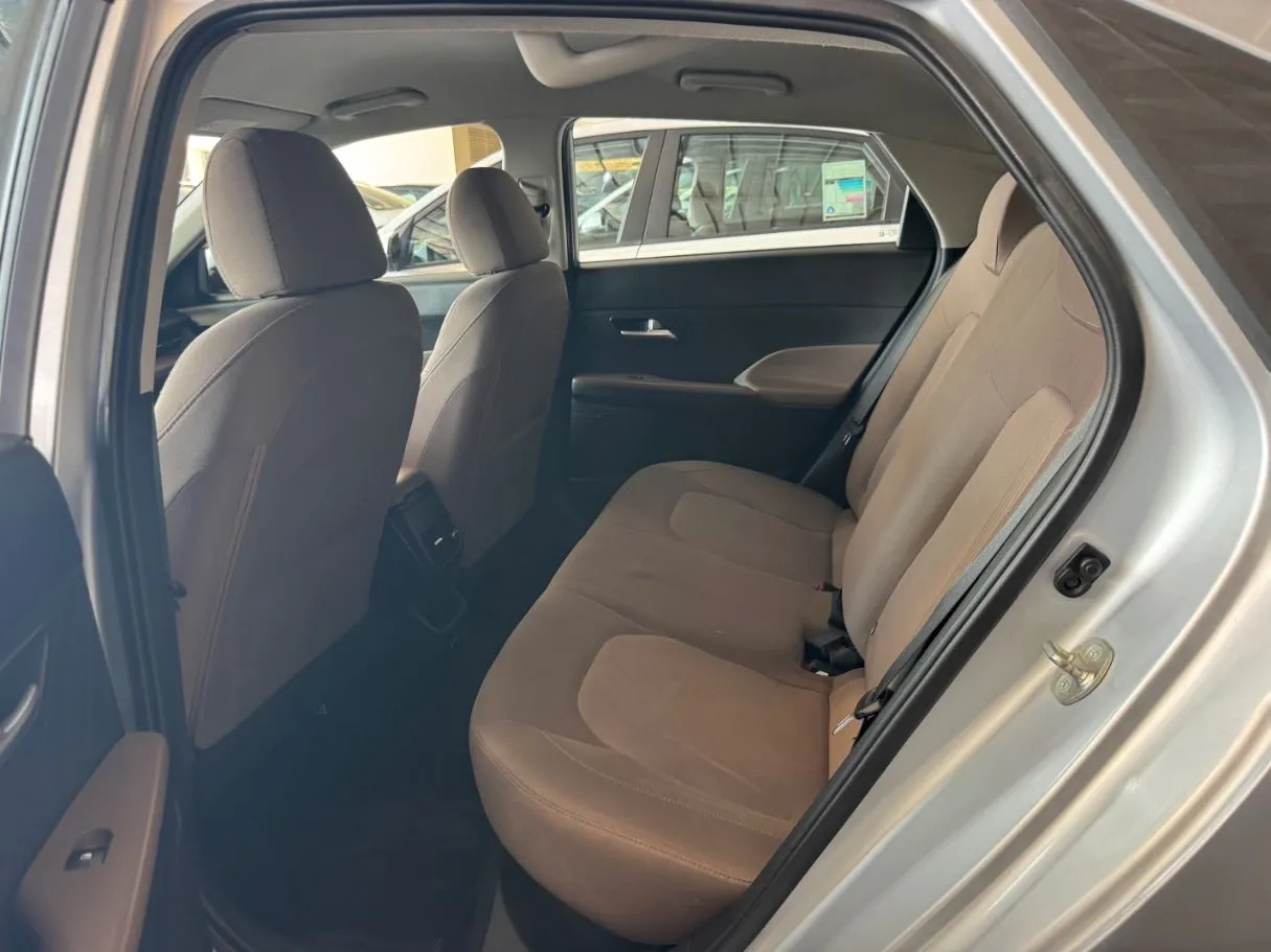 Car image 11