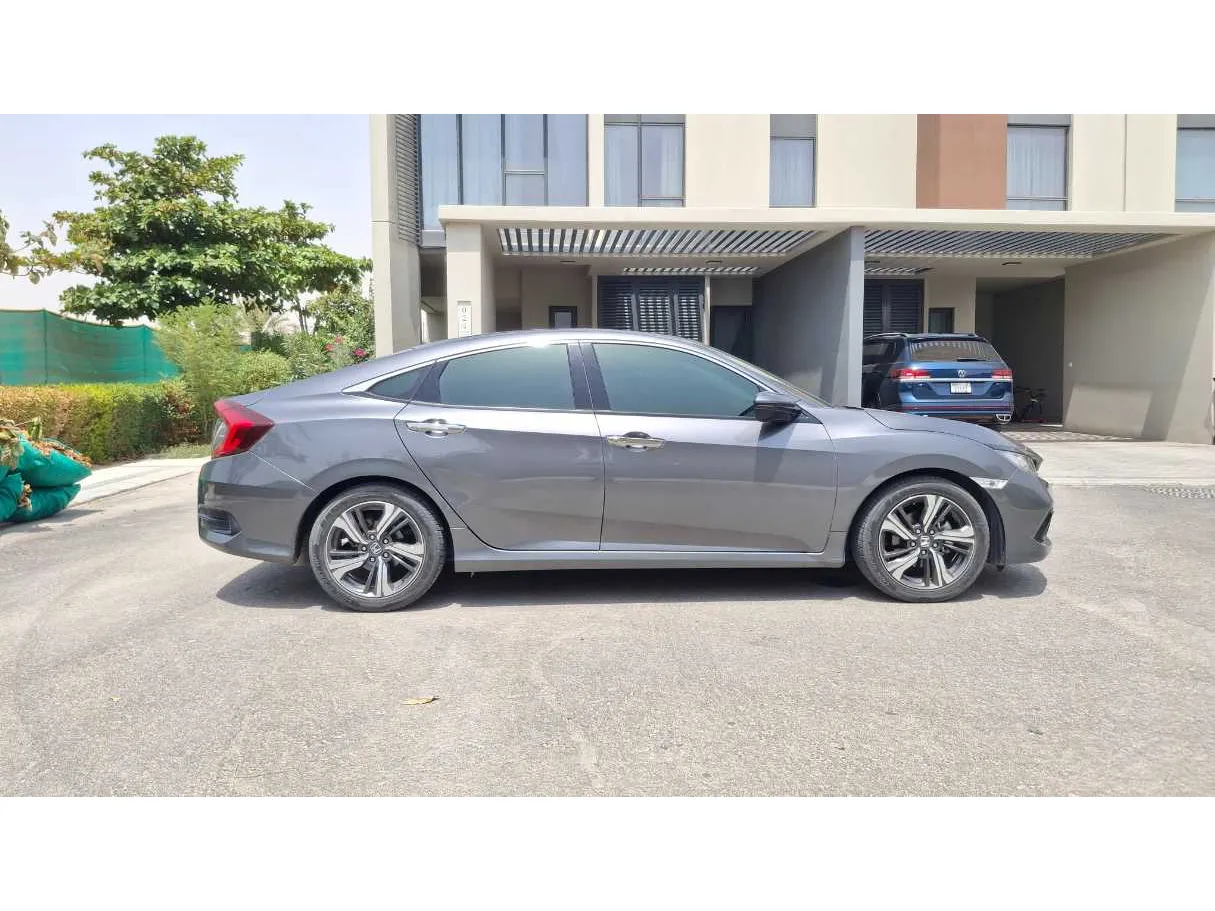 Car image 8