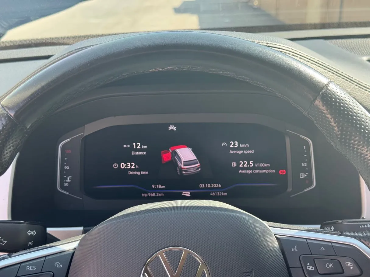 Car image 23