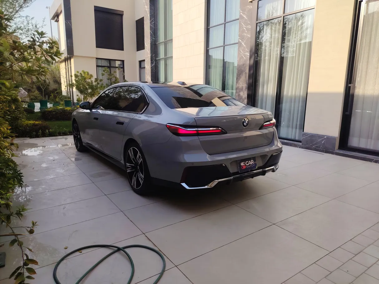 Car image 7