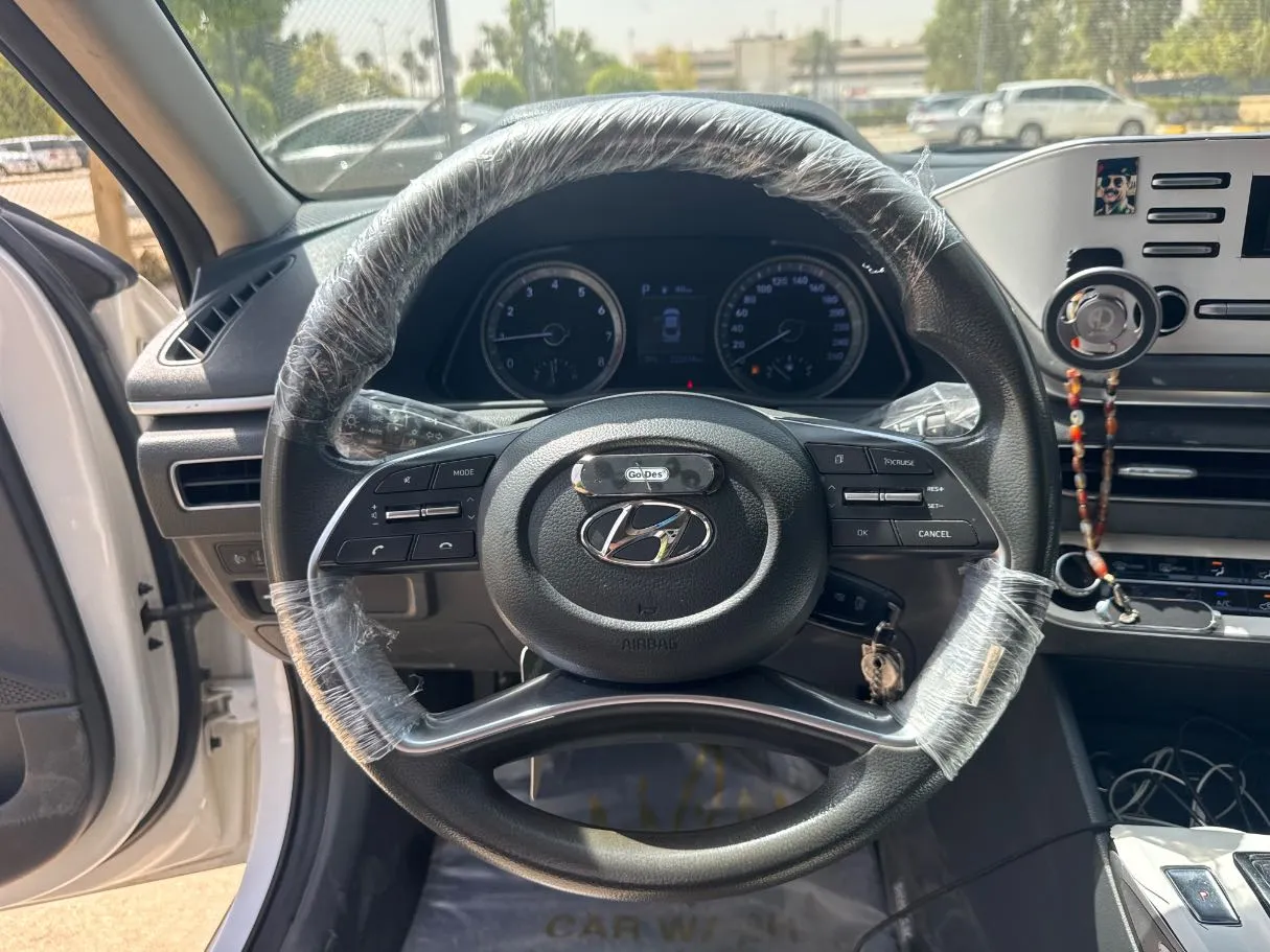 Car image 17