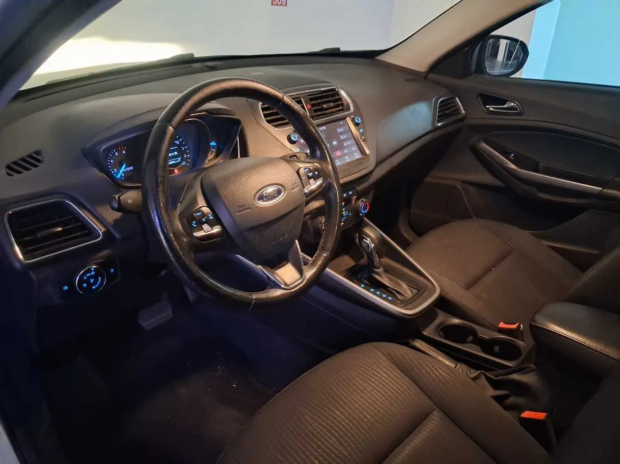Car image 11