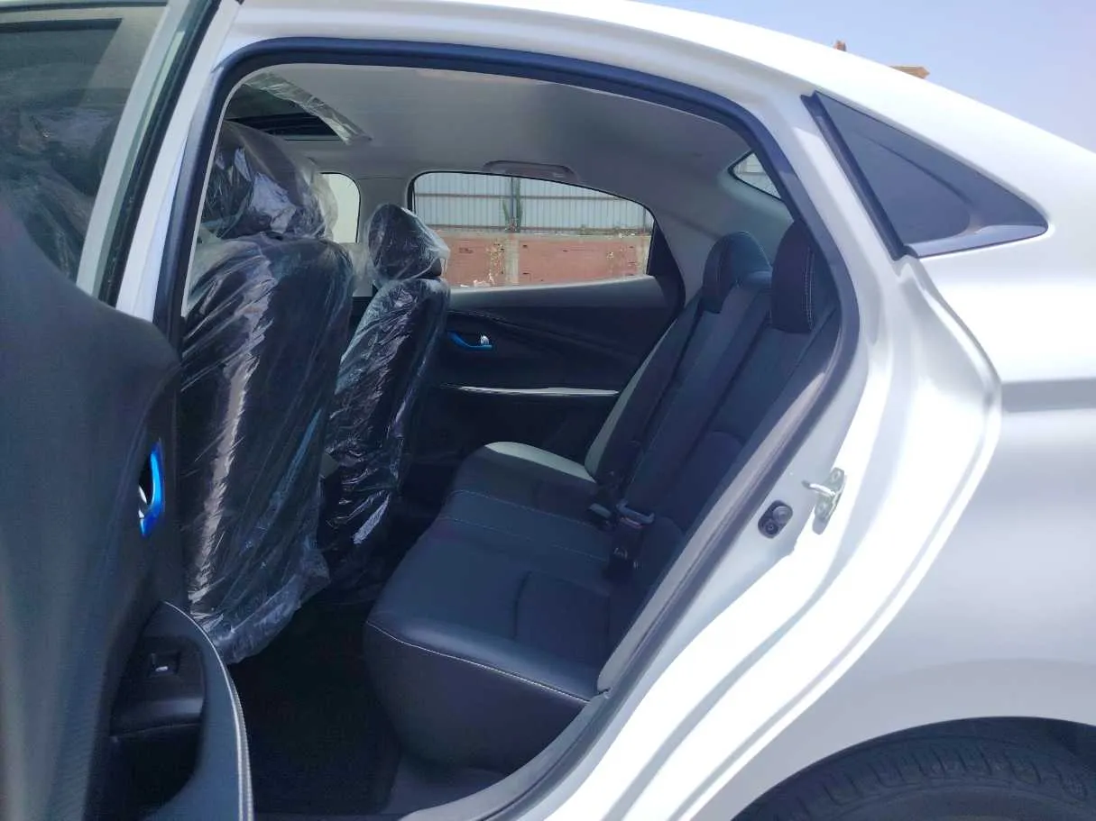Car image 15