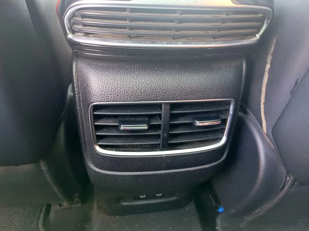 Car image 30