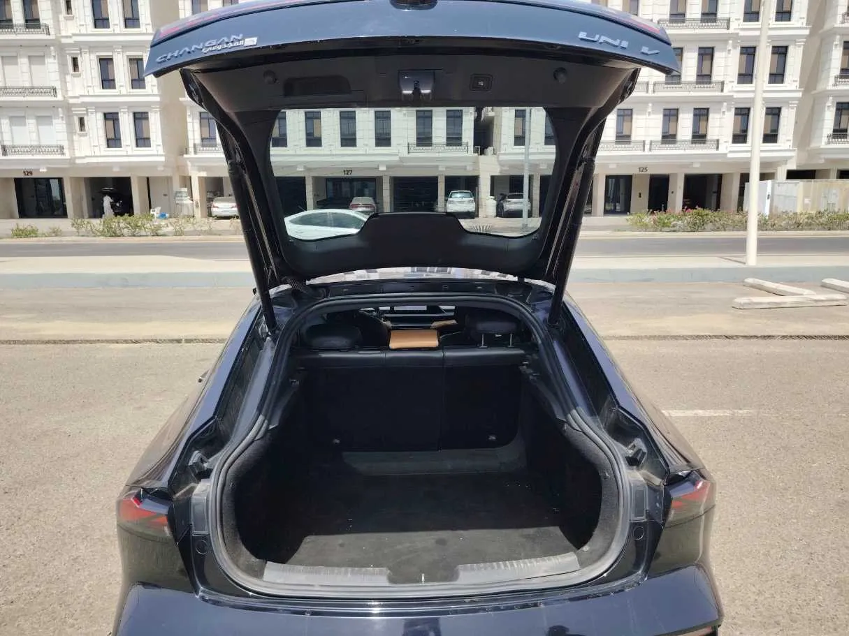 Car image 25