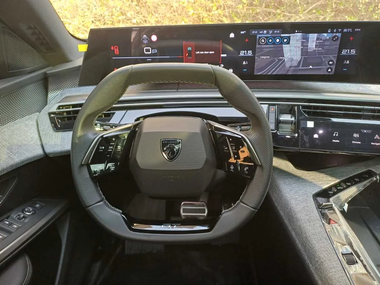 Car image 13