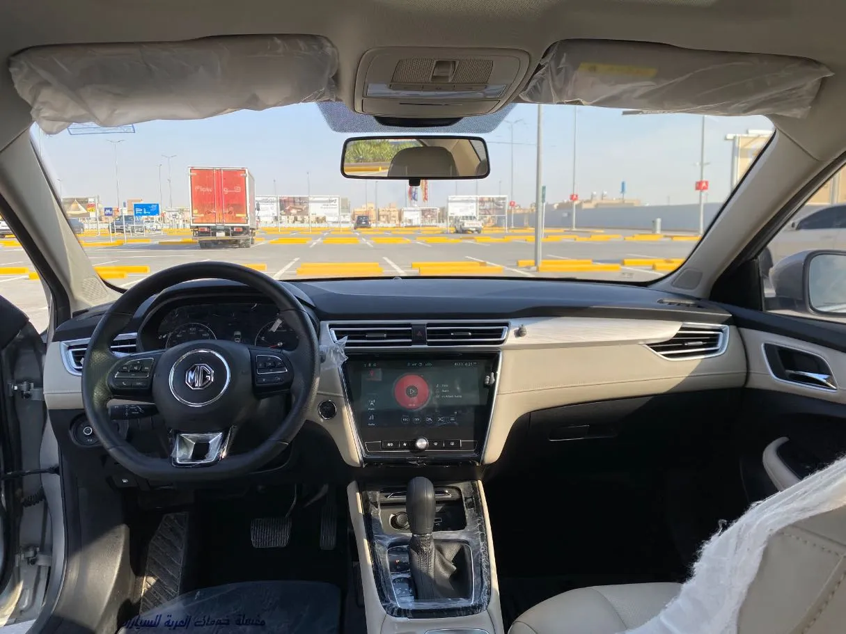 Car image 15