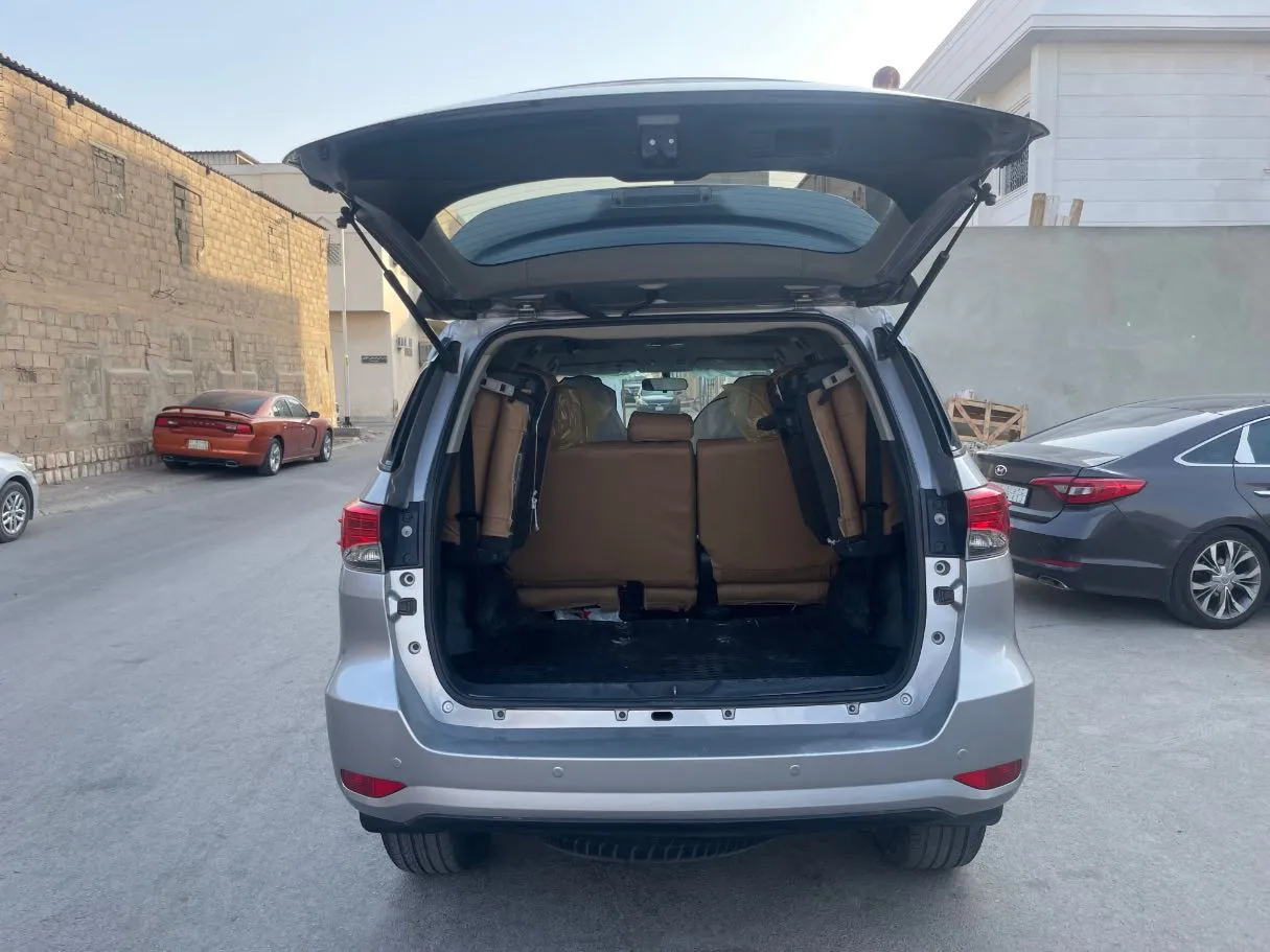 Car image 20