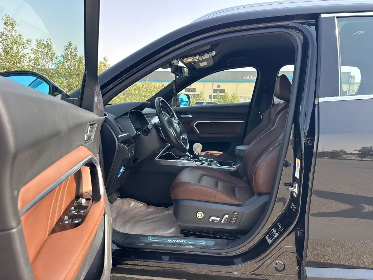 Car image 11
