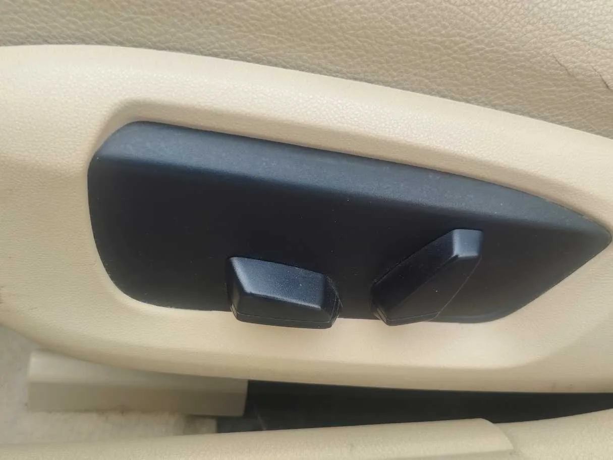 Car image 39