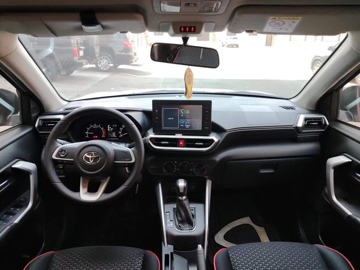 Car image 17