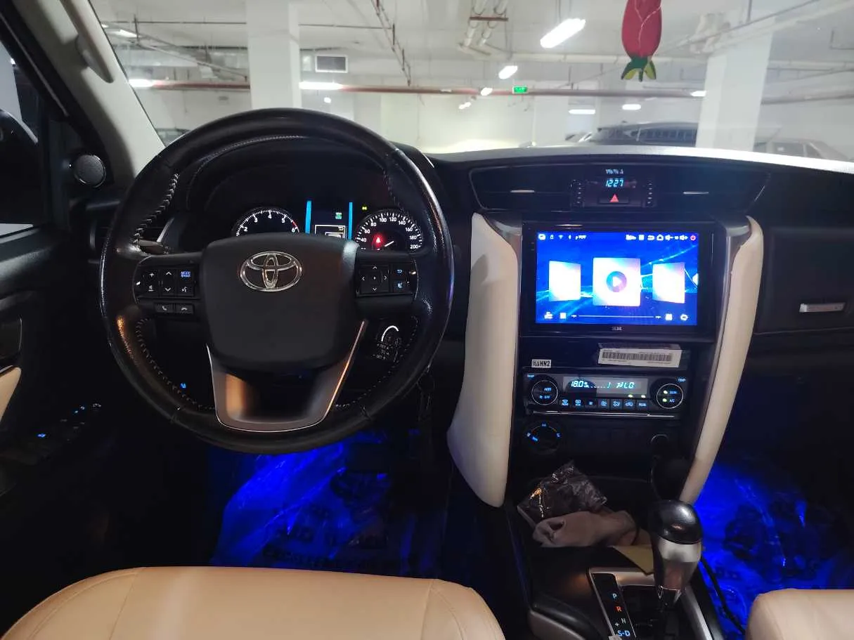 Car image 18