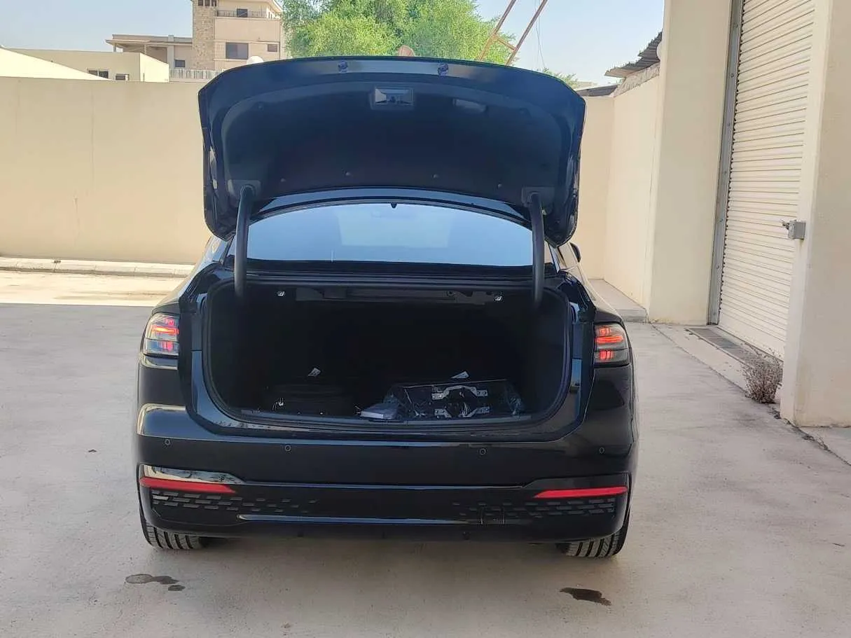 Car image 26