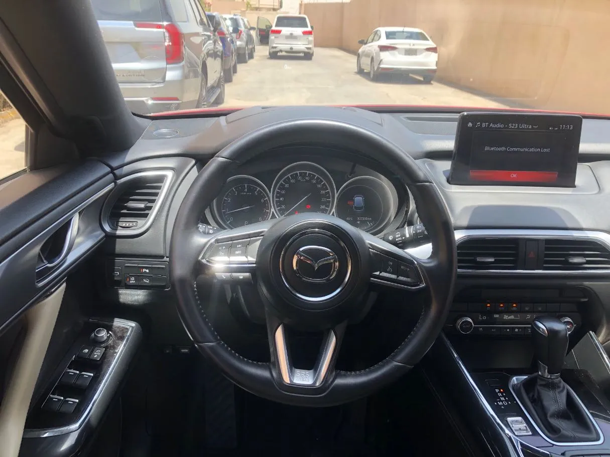 Car image 19