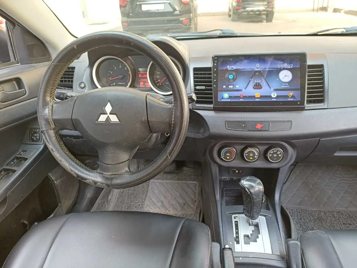 Car image 14