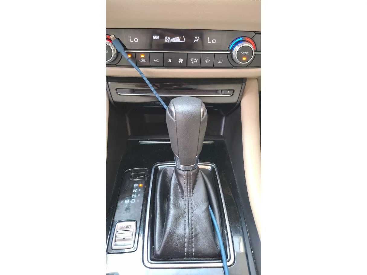 Car image 17