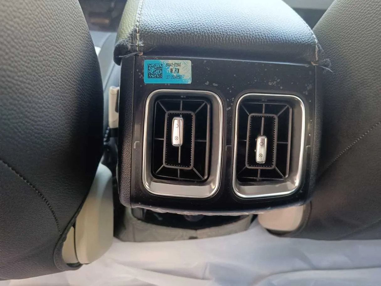 Car image 27