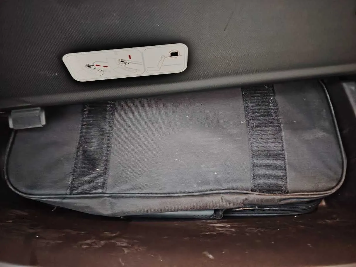 Car image 35