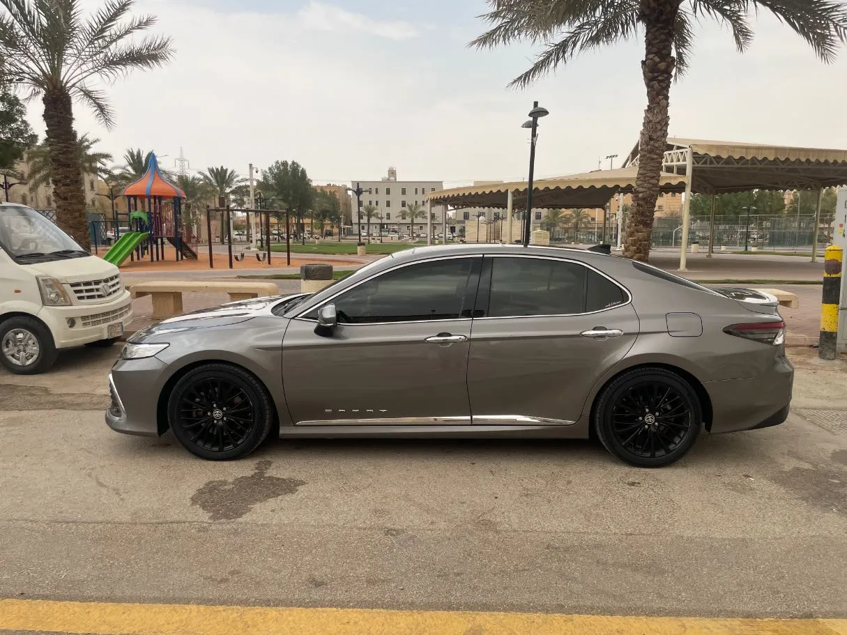 Car image 8