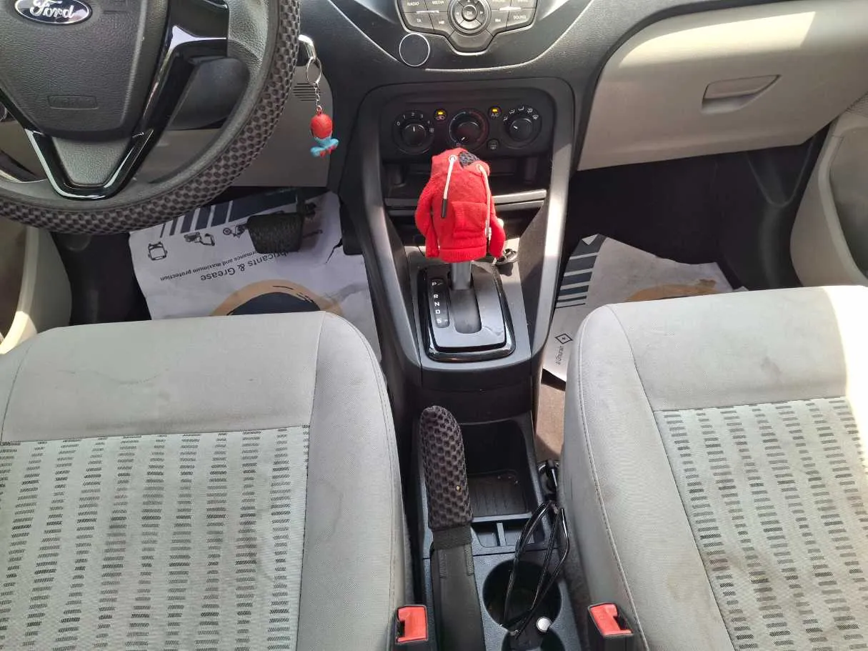 Car image 16