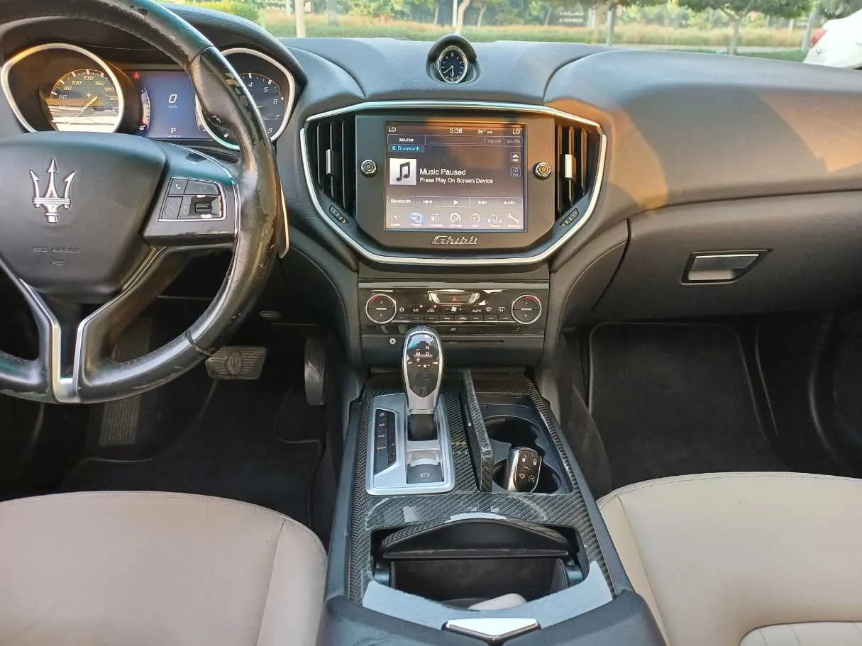 Car image 16