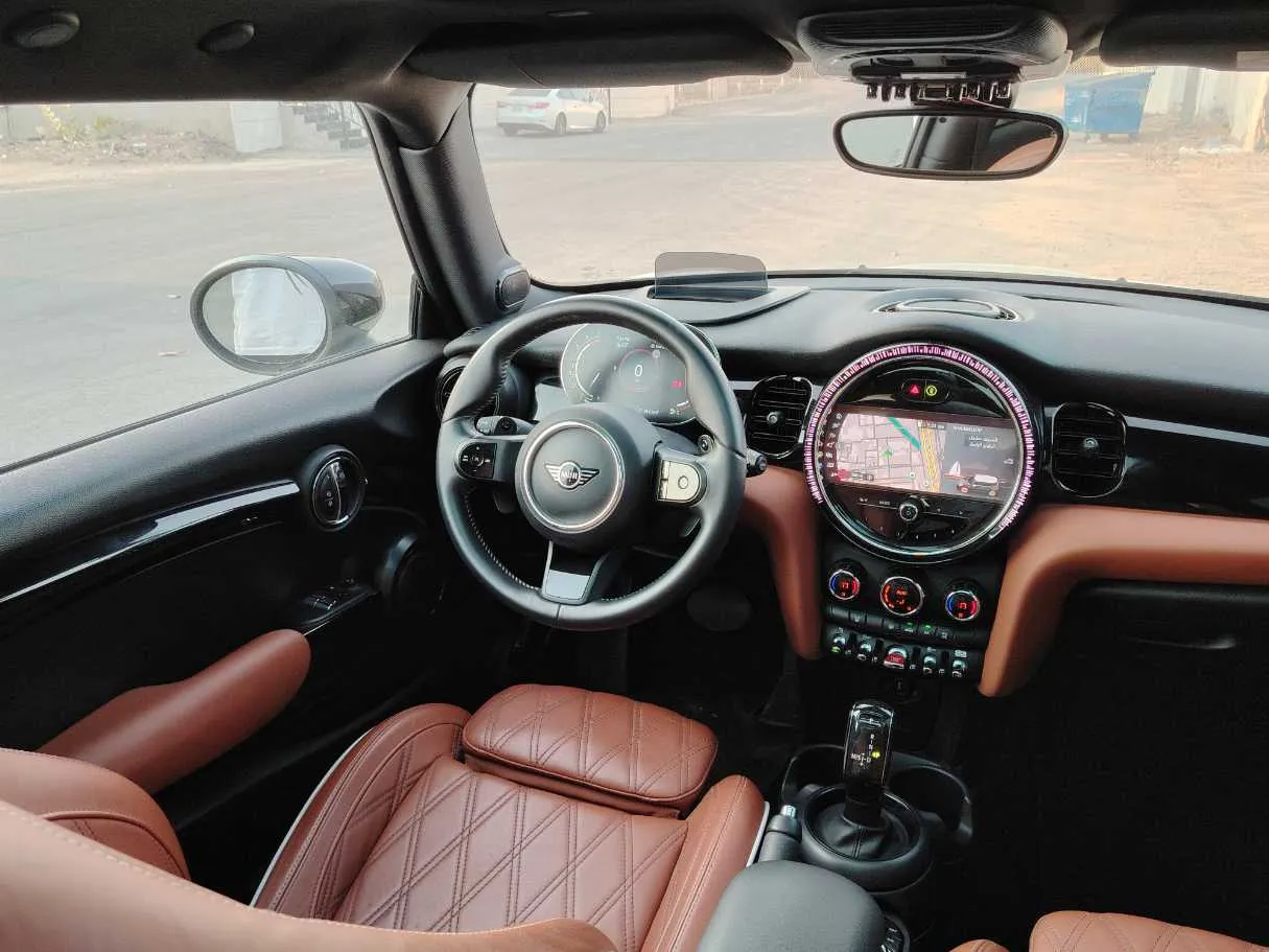 Car image 18