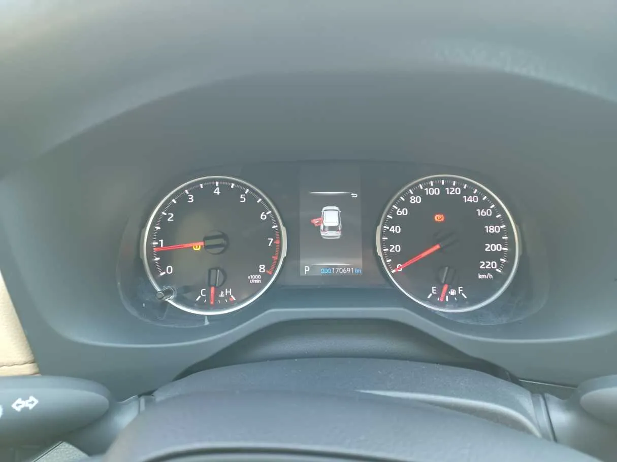 Car image 16