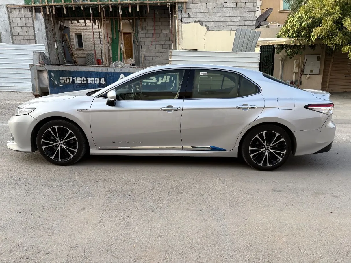 Car image 8