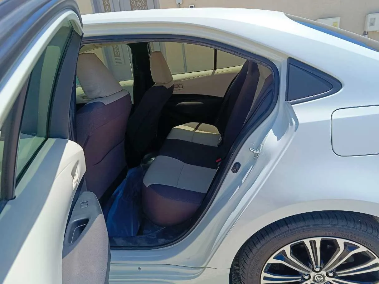 Car image 16