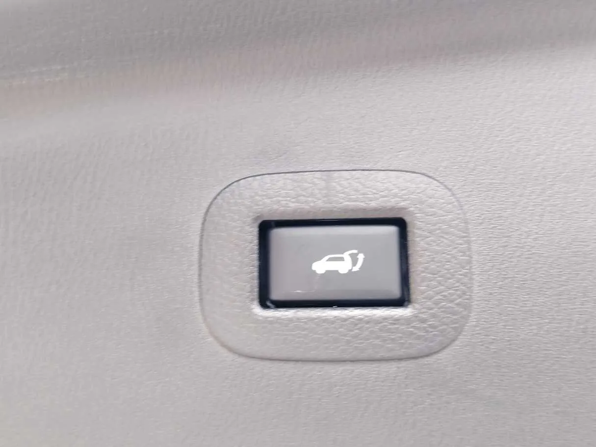 Car image 40