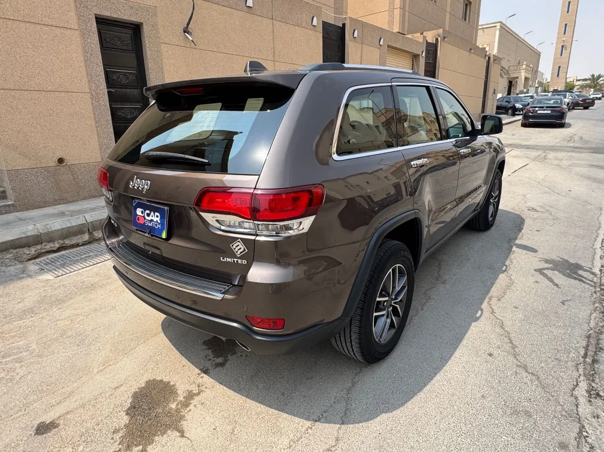 Car image 5