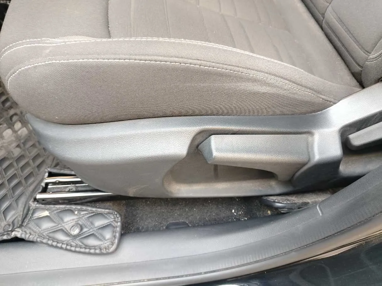 Car image 34