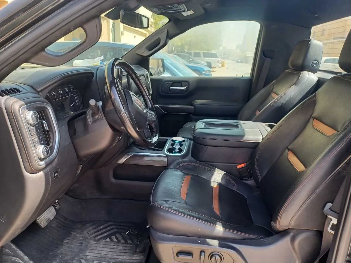 Car image 11