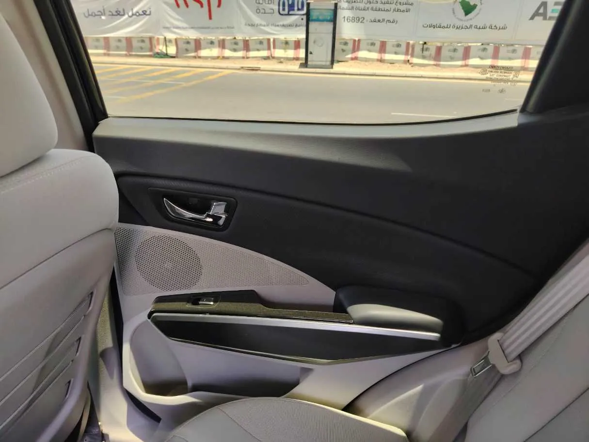 Car image 34