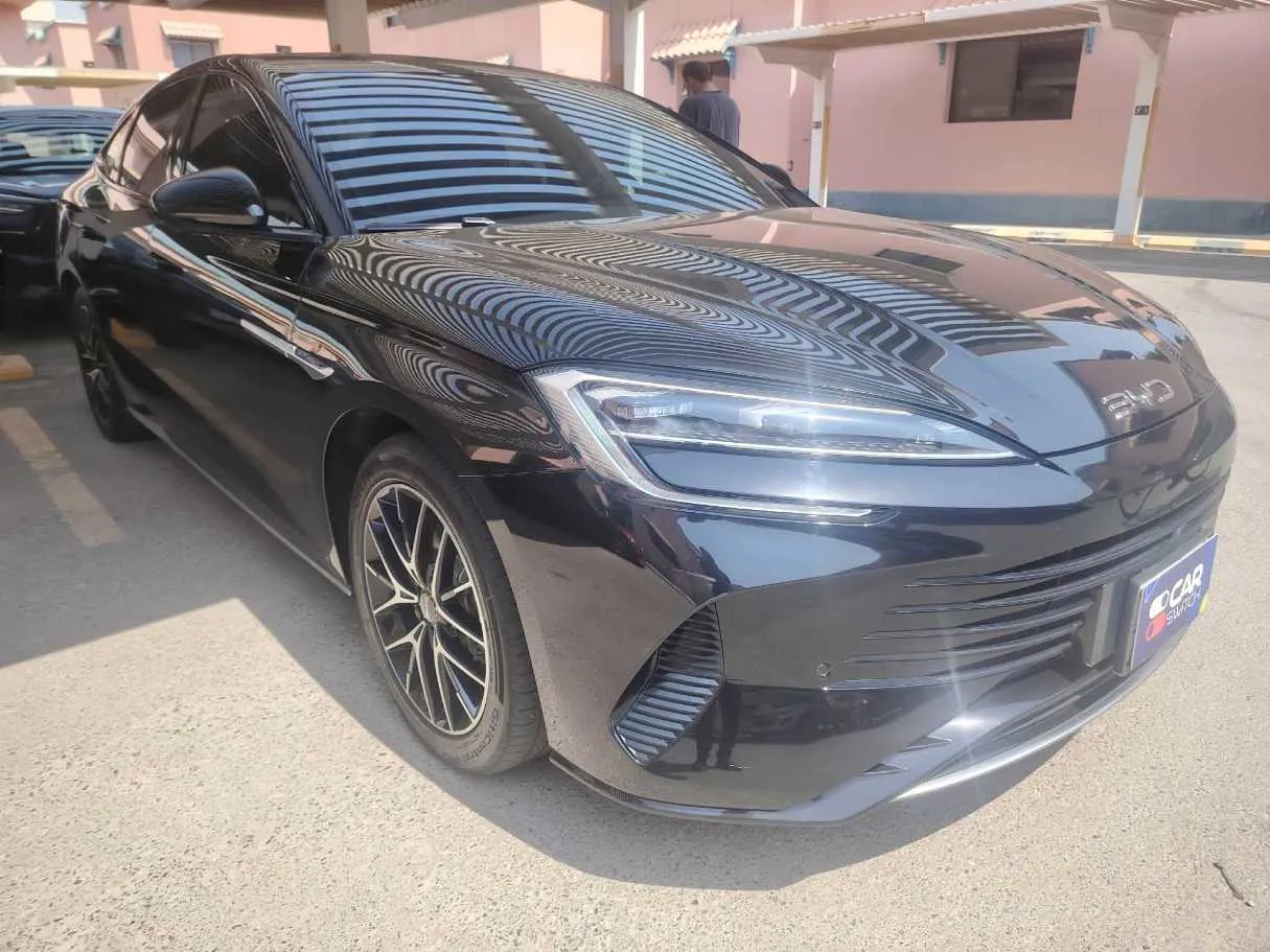 Car image 3