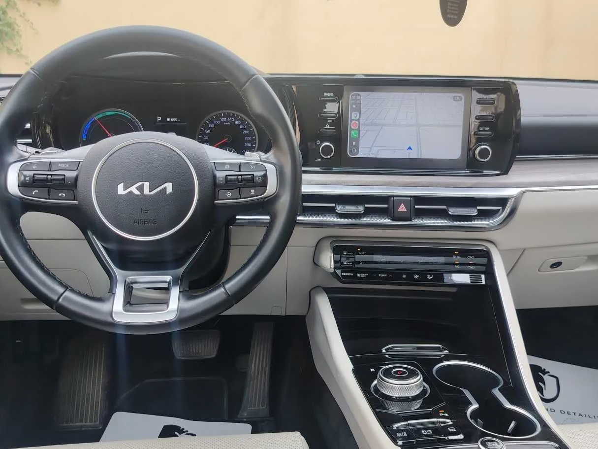 Car image 20