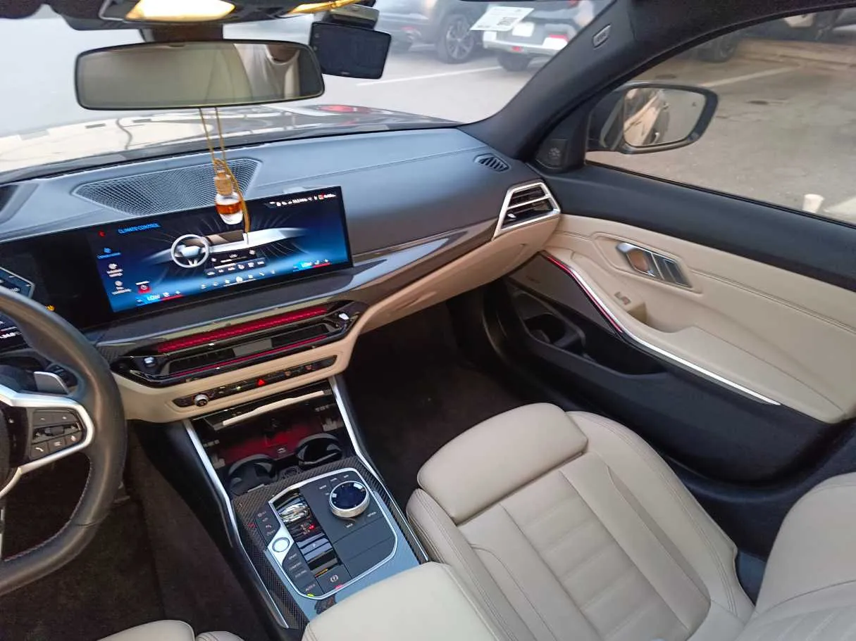 Car image 25