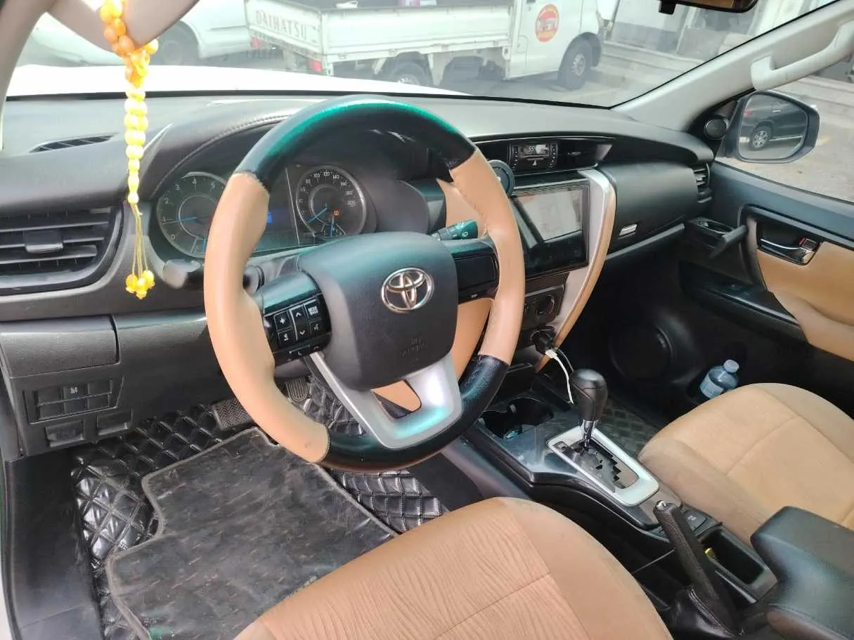 Car image 13