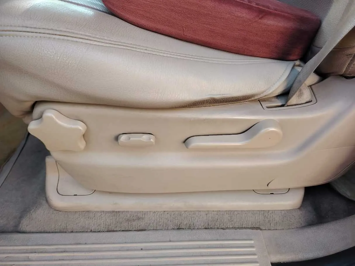 Car image 30