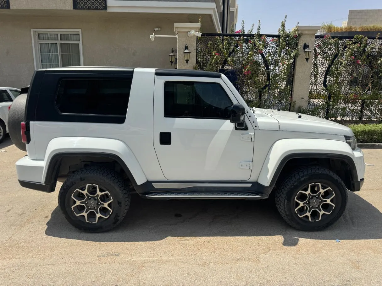Car image 4