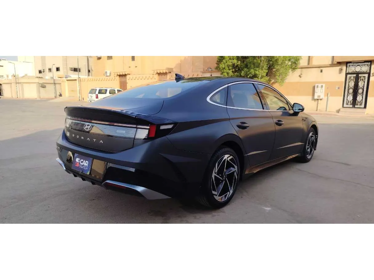 Car image 5