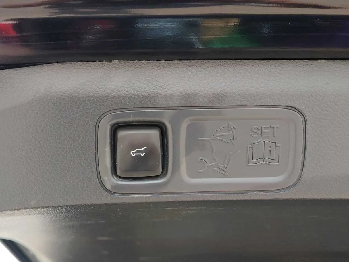 Car image 34