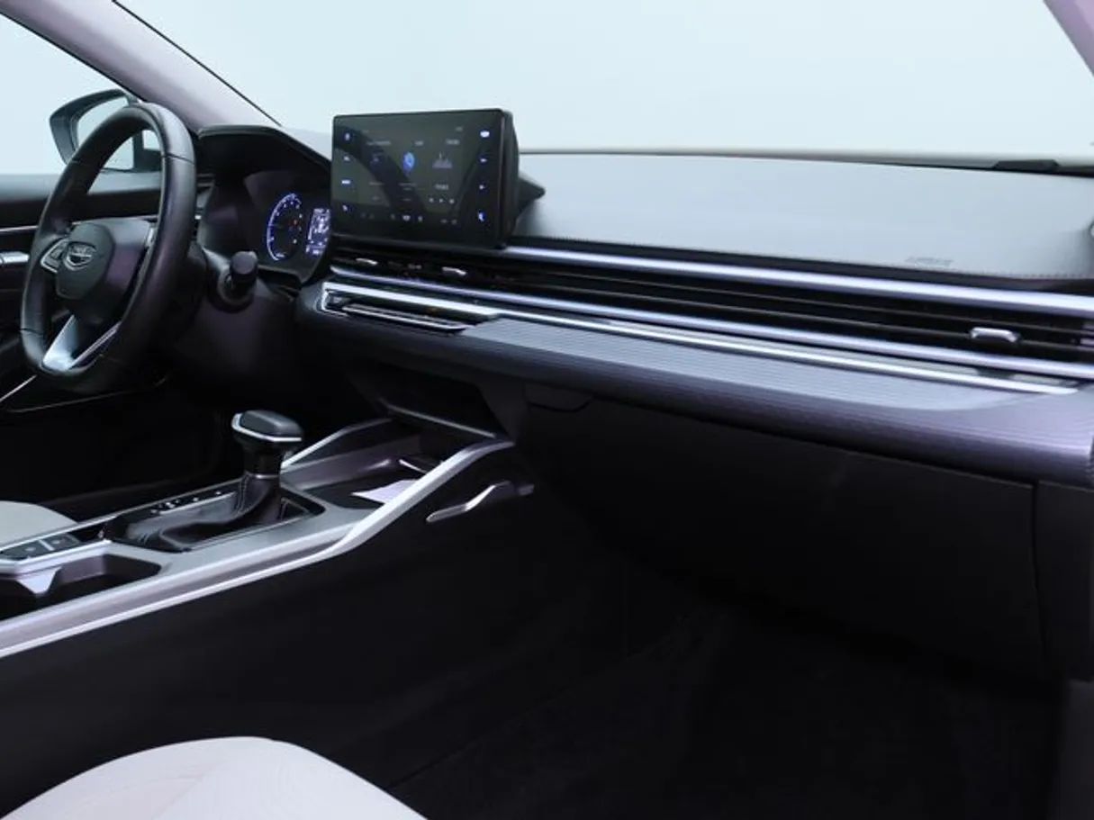 Car image 10