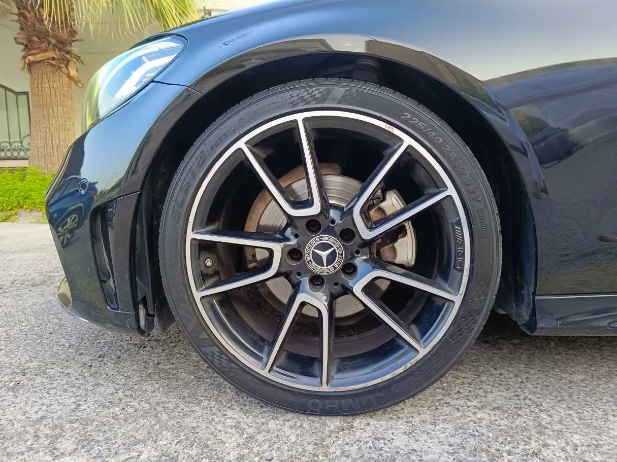 Car image 10